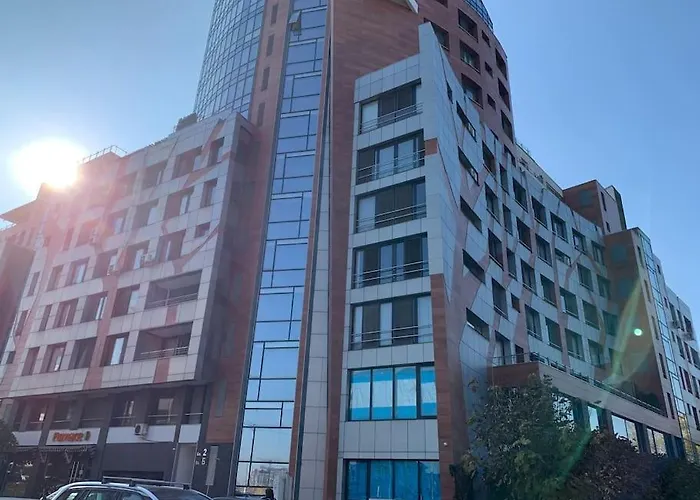 Slivercity Next To Paradise Mall Apartment