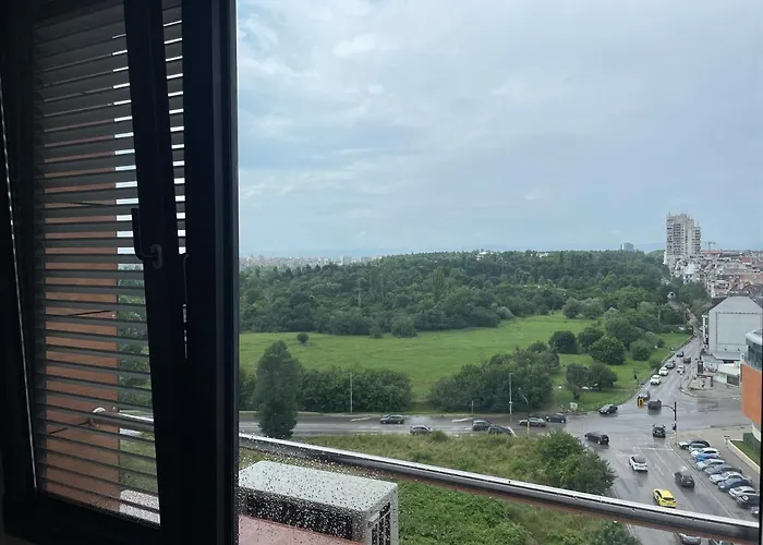 Slivercity Next To Paradise Mall Apartment *